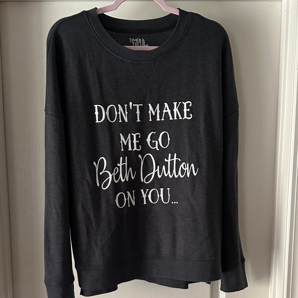 Time and Tru Black Graphic Women's Sweater